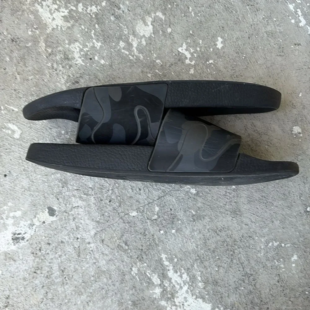 Valentino Garavani please look